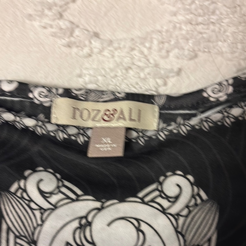 Women's Paisley Lace Top - Picture 2 of 3
